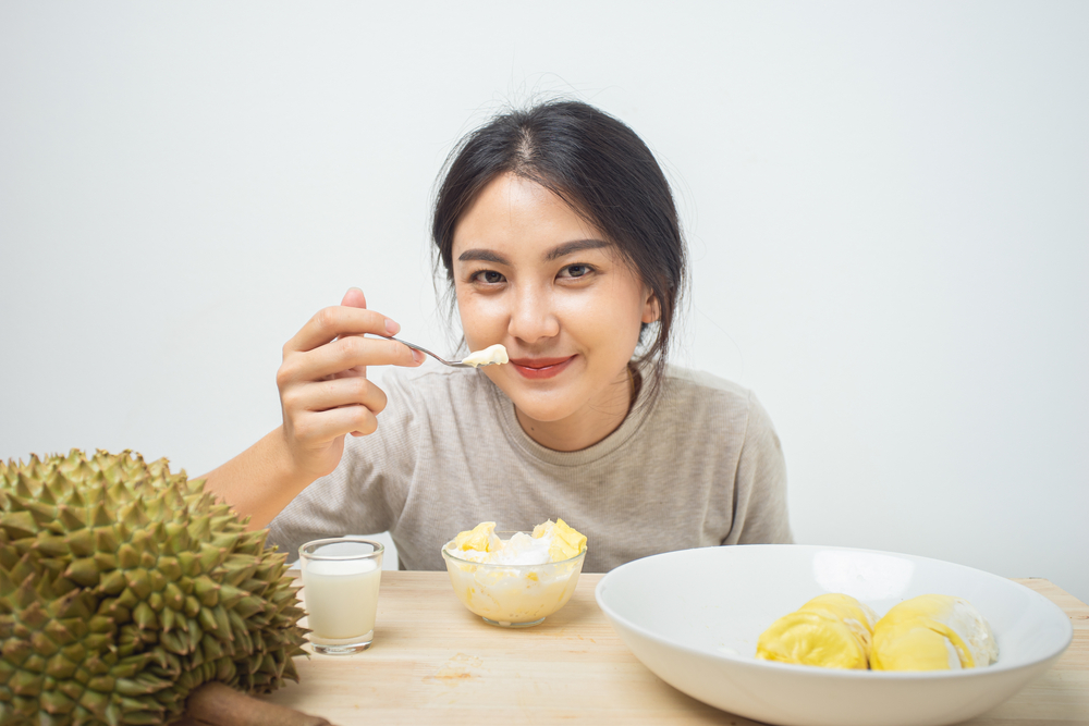 bau-an-sau-rieng-duoc-khong-8 Phụ nữ đang cho con bú ăn sầu riêng được không?