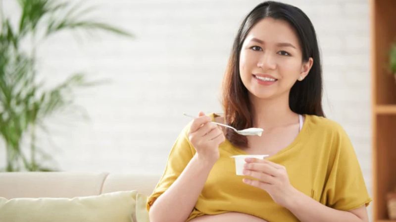 bau-an-sua-chua-duoc-khong-2 Giải đáp thắc mắc bầu ăn sữa chua được không?