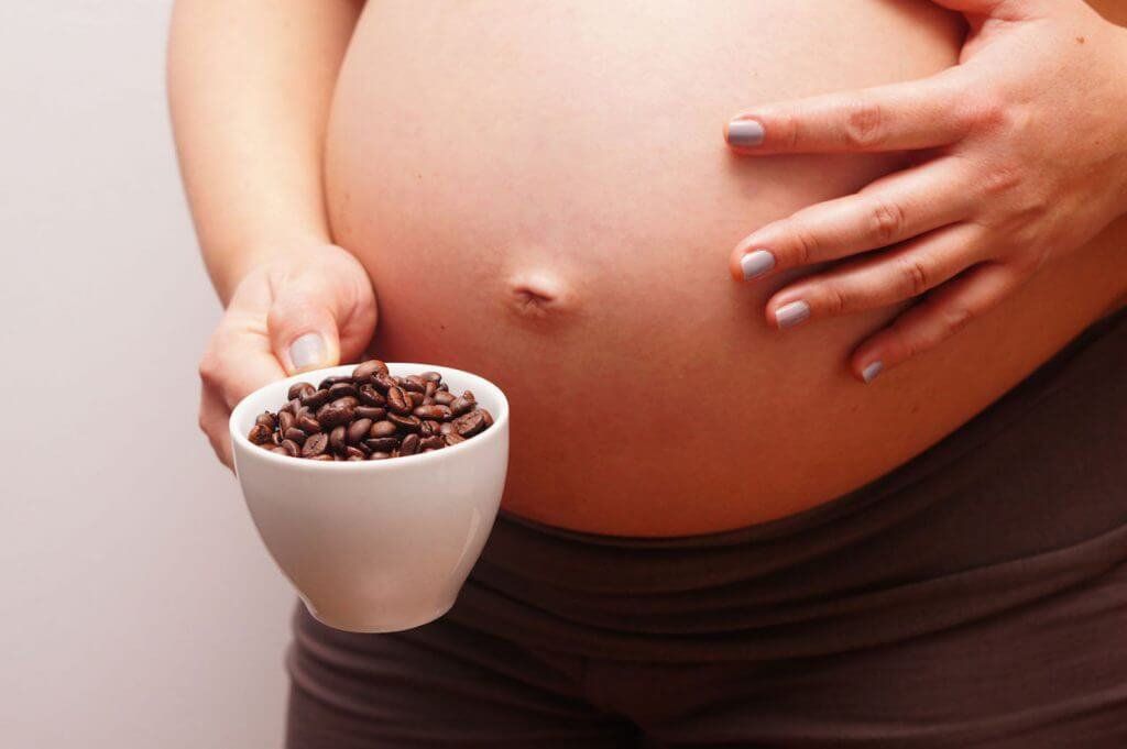 bau-uong-ca-phe-duoc-khong-2 Lượng caffeine tiêu thụ không quá 200mg mỗi ngày