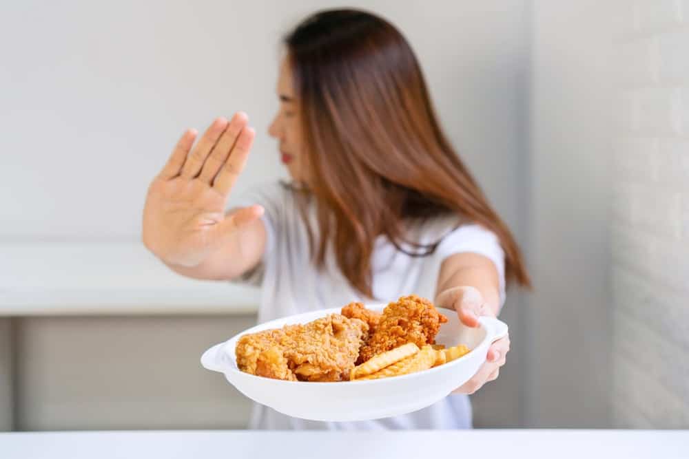 Người bị cholesterol cao không nên ăn gì? Đồ chiên