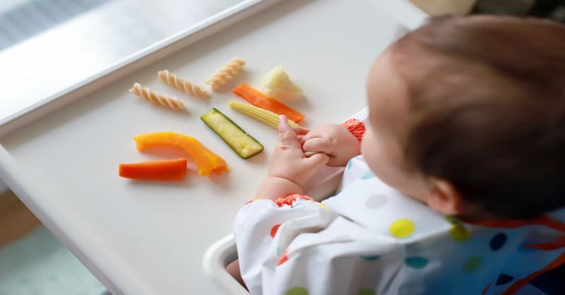 Phương pháp ăn dặm tự chỉ huy (BLW) đang ngày càng phổ biến tại Việt Nam