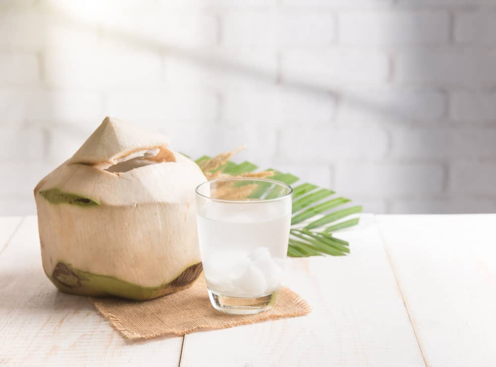 cách chữa sỏi thận bằng nước dừa