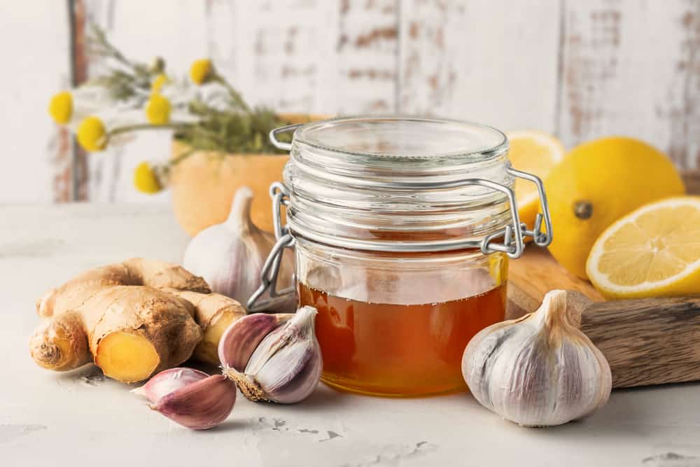 cách trị ho ngứa cổ họng bằng chanh mật ong và tỏi
