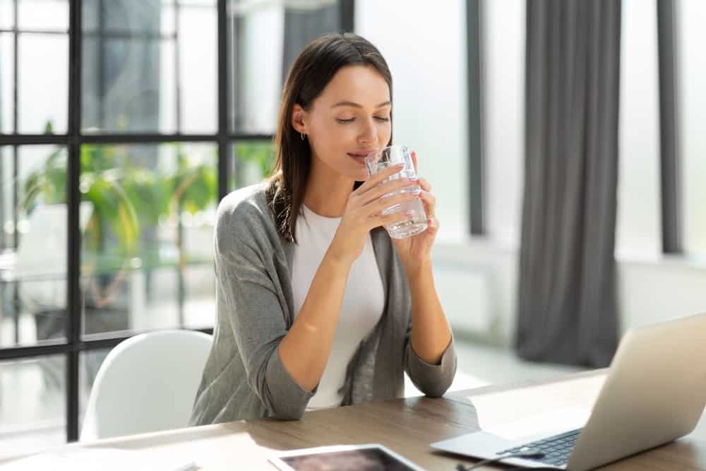 cách tri ho ngứa cổ họng bằng chanh