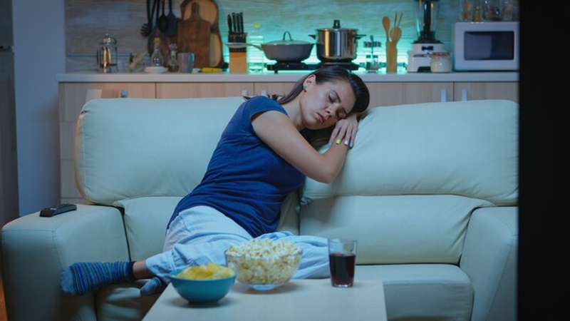 cang-da-bung-chung-da-mat-1 Ăn quá no thường khiến bạn buồn ngủ