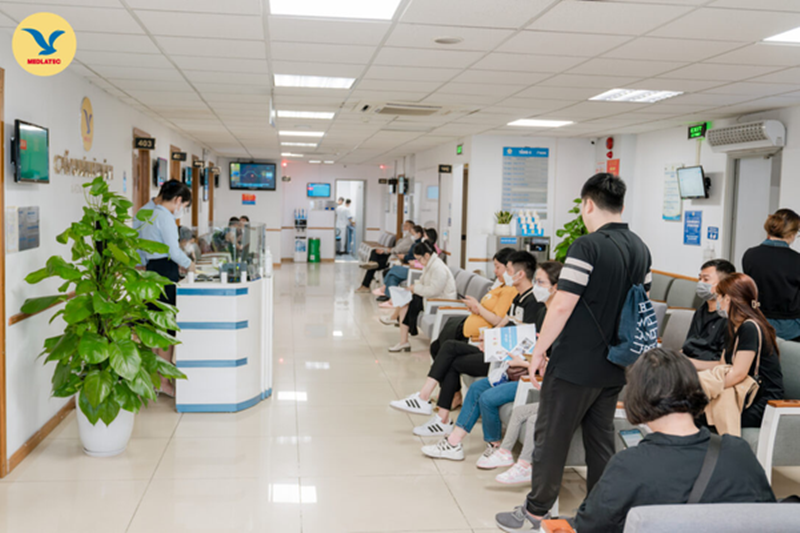 chuom-da-len-mat-co-het-mun-khong-4 Bạn nên đi khám để được bác sĩ da liễu hướng dẫn cụ thể