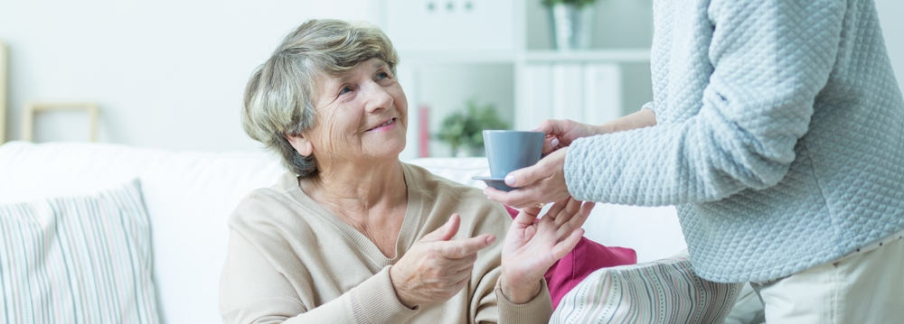 Đái ra dưỡng chấp ở người cao tuổi có nguy hiểm không?