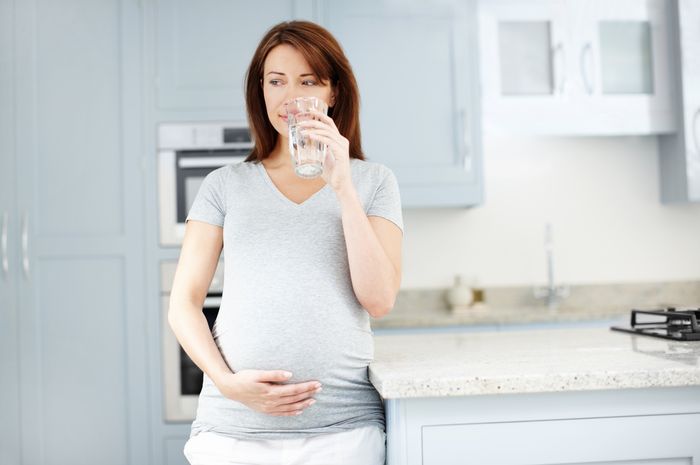 dau-dua-2 Cần uống đủ nước và cung cấp đầy đủ chất dinh dưỡng hợp lý trong giai đoạn mang thai