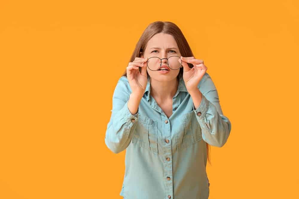 dau-hieu-cua-can-thi-nhe-la-nheo-mat dấu hiệu của cận thị nhẹ là nheo mắt khi nhìn