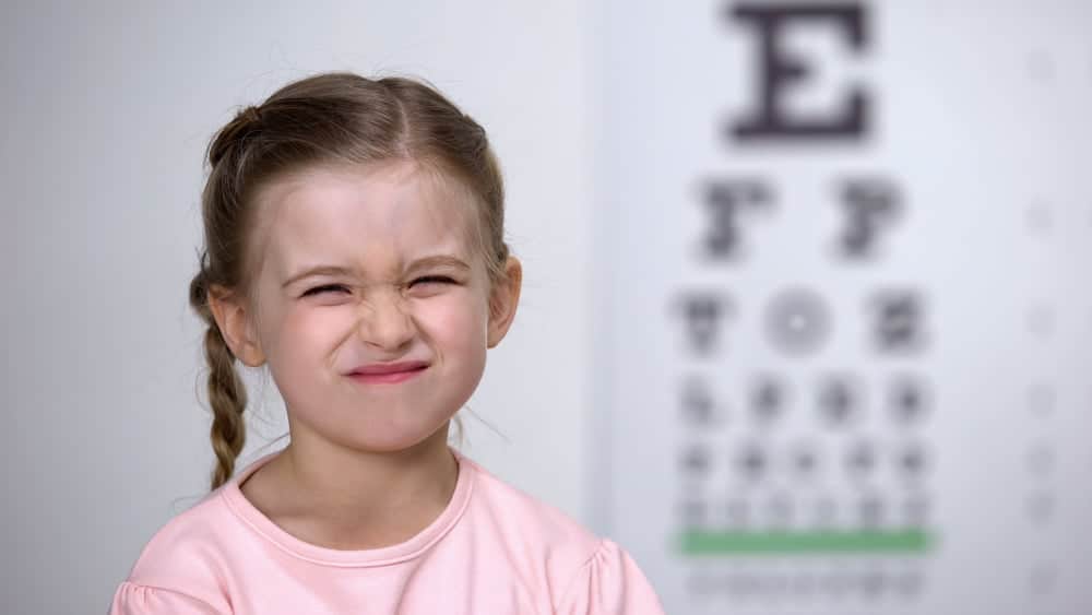 Dấu hiệu của cận thị nhẹ và cách phòng ngừa