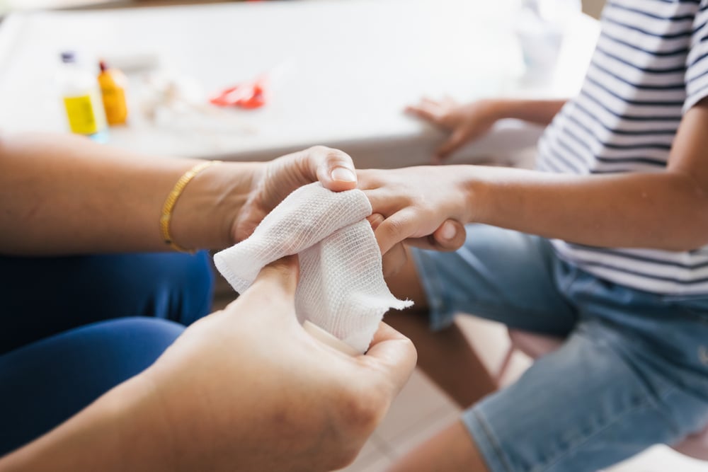 dut-tay-chay-mau-nhieu1_2019071501 cách sơ cứu khi bị đứt tay chảy máu nhiều
