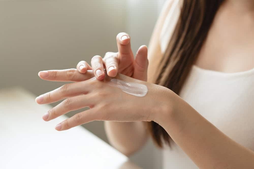 bí quyết chọn kem chống nắng cho da khô