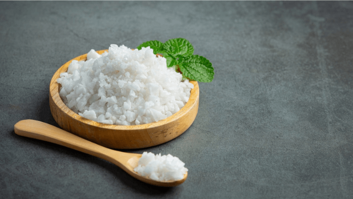 muoi-2 Người suy tim hạn chế sử dụng muối trong khẩu phần ăn hằng ngày.