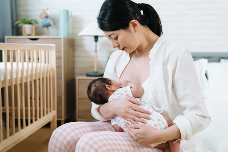 Mẹ đang cho con bú bị nhiễm nấm Candida albicans có thể lây sang con