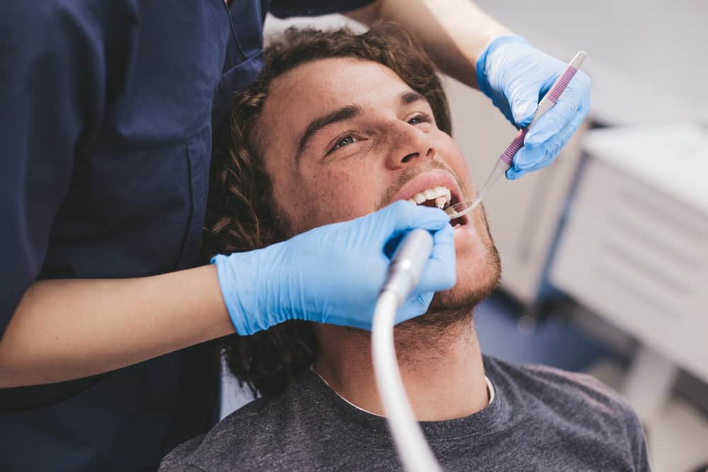 điều trị răng có vết đen