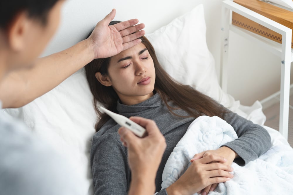 sốt xuất huyết ra mồ hôi nhiều có sao không