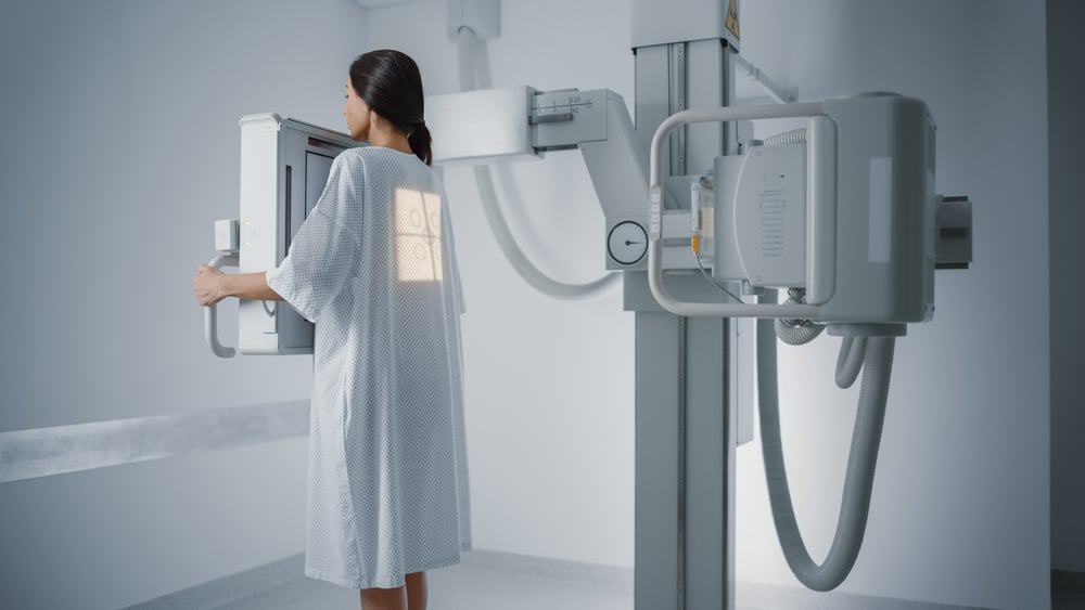 Tầm soát ung thư phổi bao nhiêu tiền tùy vào loại xét nghiệm