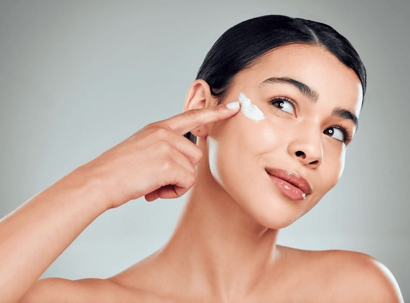 Sử dụng kem chống nắng đều đặn để bảo vệ làn da