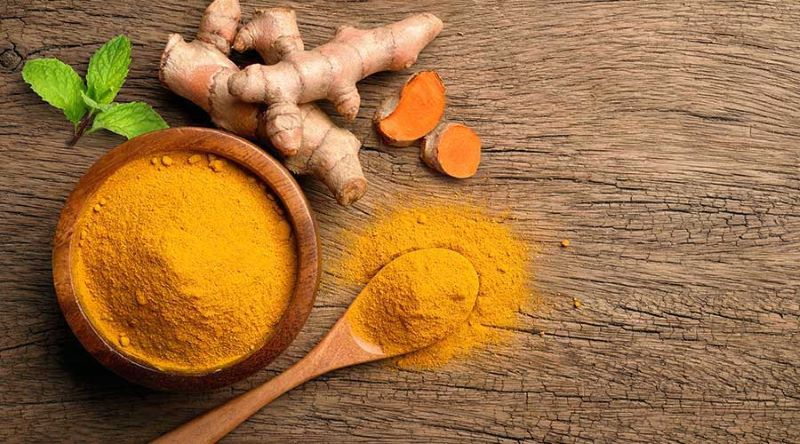 Hoạt chất curcumin có tác dụng chống viêm, giảm tình trạng tăng sắc tố melanin hiệu quả