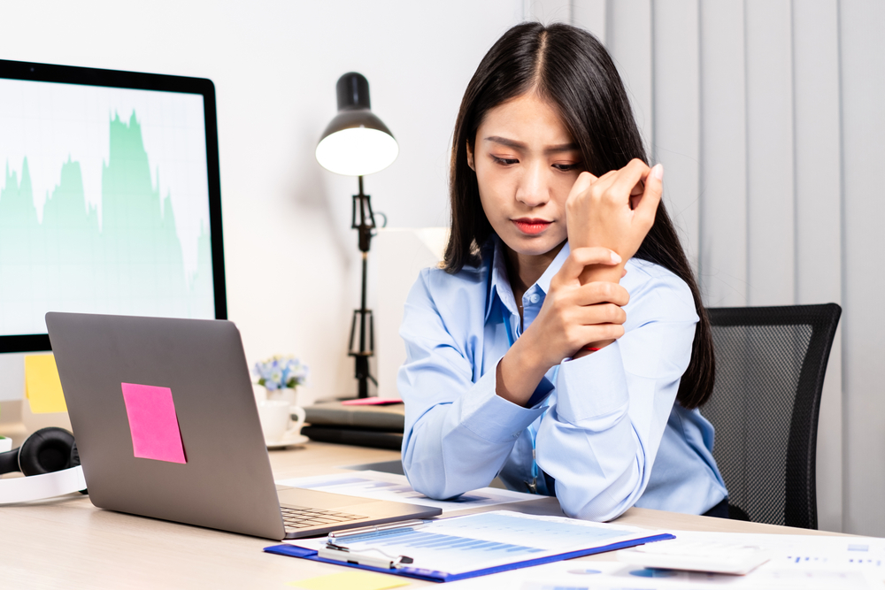 triệu chứng viêm cơ tay do nhiễm khuẩn