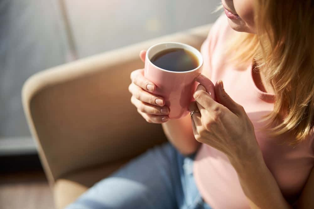 Vì sao uống cà phê tim đập nhanh?