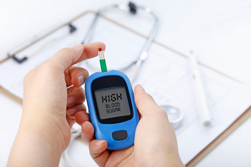 xet-nghiem-hba1c-3-1 Cần theo dõi đường huyết thường xuyên để kiểm soát chỉ số đường huyết